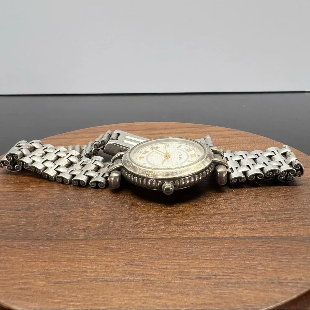 Vintage Fossil Watch Silver Toned White Face Roman Numeral Gold Colored Details‎